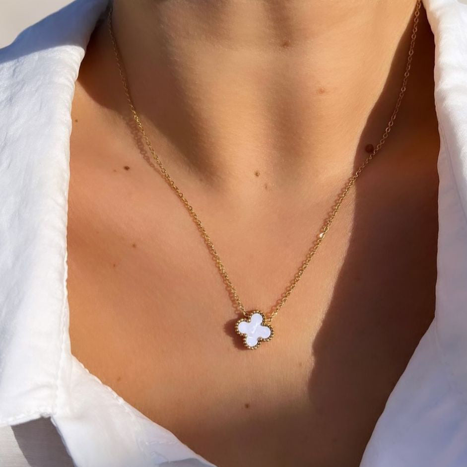 ROSHWE LONDON White Pearl Clover Necklace 925 Silver 18k Gold Plated